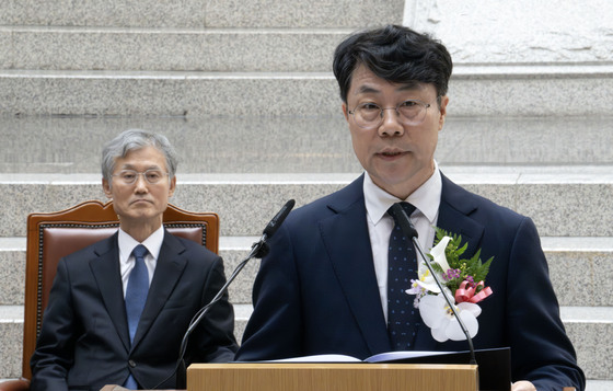 취임사하는 김성수 신임 대법관