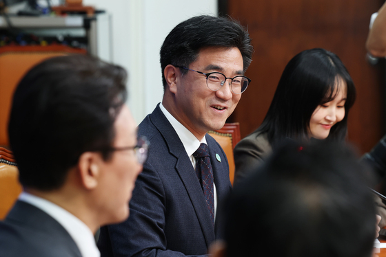 환한 얼굴의 오준호 기본소득당 신임 대표