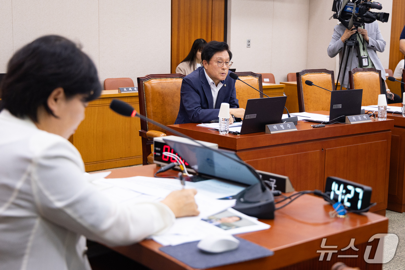 (서울=뉴스1) 유승관 기자 = 국회 법제사법위원회 박형수 국민의힘 간사가 21일 서울 여의도 국회에서 열린 제439회 국회(정기회) 법제사법위원회 제7차 전체회의에서 조희대 대법 …