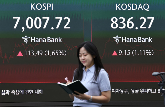 KB證 "삼성전자, HBM 전환 빨라질수록 D램 부족…가격상승 촉발"