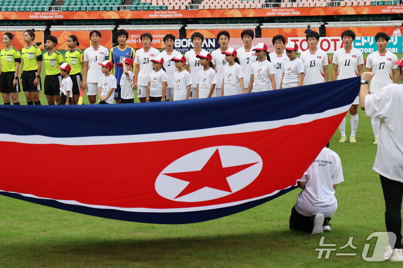(시즈오카=뉴스1) 안은나 기자 = 21일 일본 시즈오카 스타디움 에코파에서 열린 2026 아이치·나고야 아시안게임 조별예선 F조 대한민국과 북한의 경기, 북한 여자 축구대표팀이 …