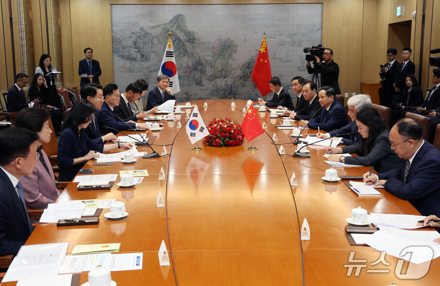 (서울=뉴스1) 황기선 기자 = 조정식 국회의장이 21일 오후 서울 여의도 국회에서 딩중리 중국 전인대 상무위원회 부위원장을 접견, 인사말을 하고 있다.  2026.9.21/뉴스1 …