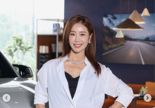 '47세 예비맘' 한다감, 출산 앞두고도 늘씬…고가 외제차 선물에 활짝
