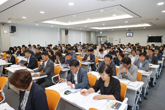 야자수 가로수길·풍력 가로등·집라인…양양군, 2027년 창의 시책 발굴