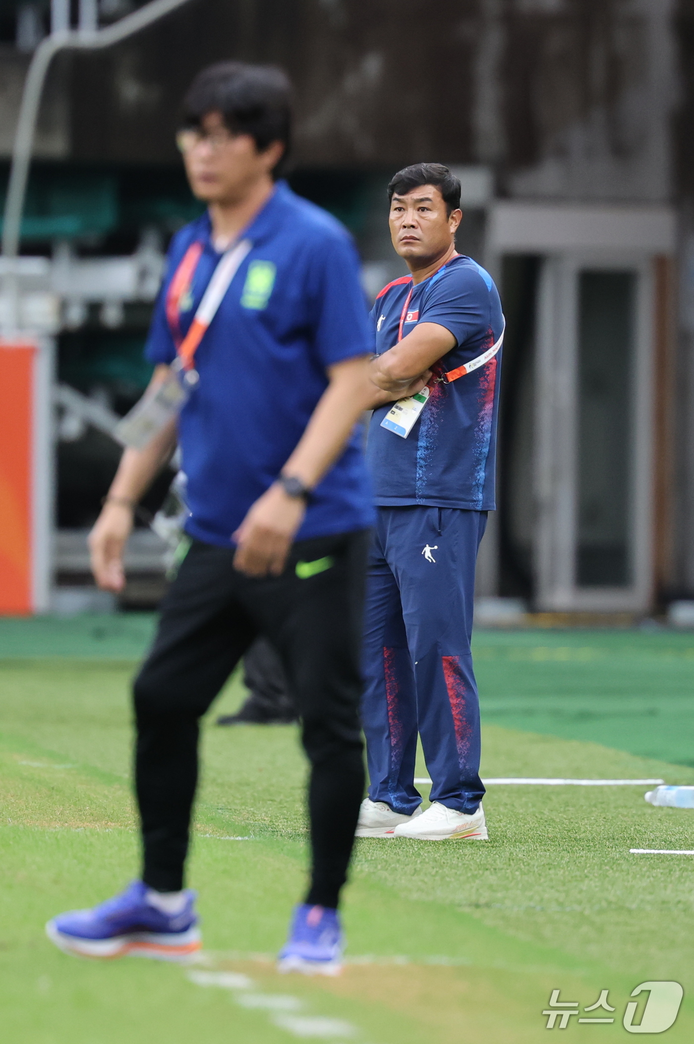 (시즈오카=뉴스1) 안은나 기자 = 21일 일본 시즈오카 스타디움 에코파에서 열린 2026 아이치·나고야 아시안게임 조별예선 F조 대한민국과 북한의 경기, 박성진 북한 여자 축구 …