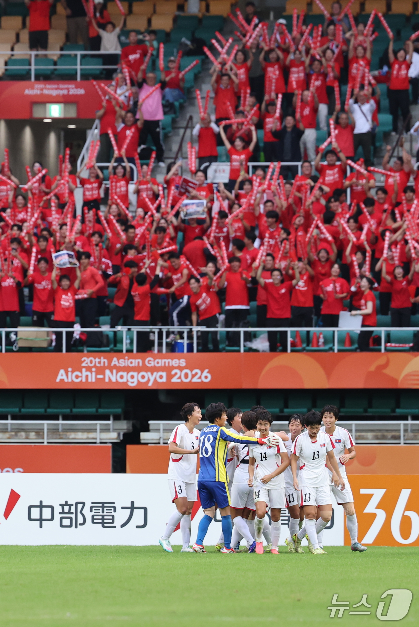 (시즈오카=뉴스1) 안은나 기자 = 21일 일본 시즈오카 스타디움 에코파에서 열린 2026 아이치·나고야 아시안게임 조별예선 F조 대한민국과 북한의 경기, 북한 채은영이 선제골을 …