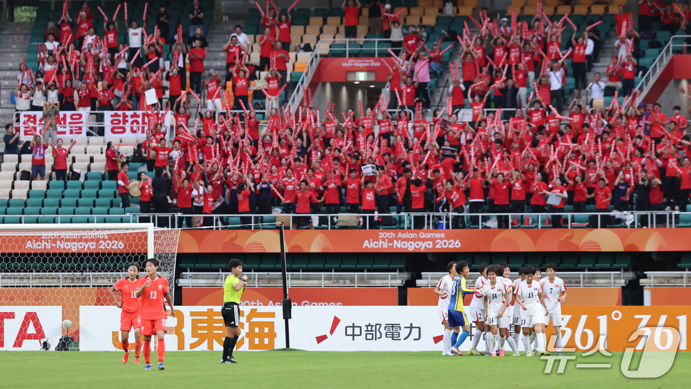(시즈오카=뉴스1) 안은나 기자 = 21일 일본 시즈오카 스타디움 에코파에서 열린 2026 아이치·나고야 아시안게임 조별예선 F조 대한민국과 북한의 경기, 북한 채은영이 선제골을 …