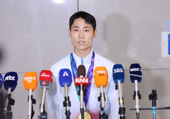 '금의환향' 이준석, '금메달 갖고 왔어요'