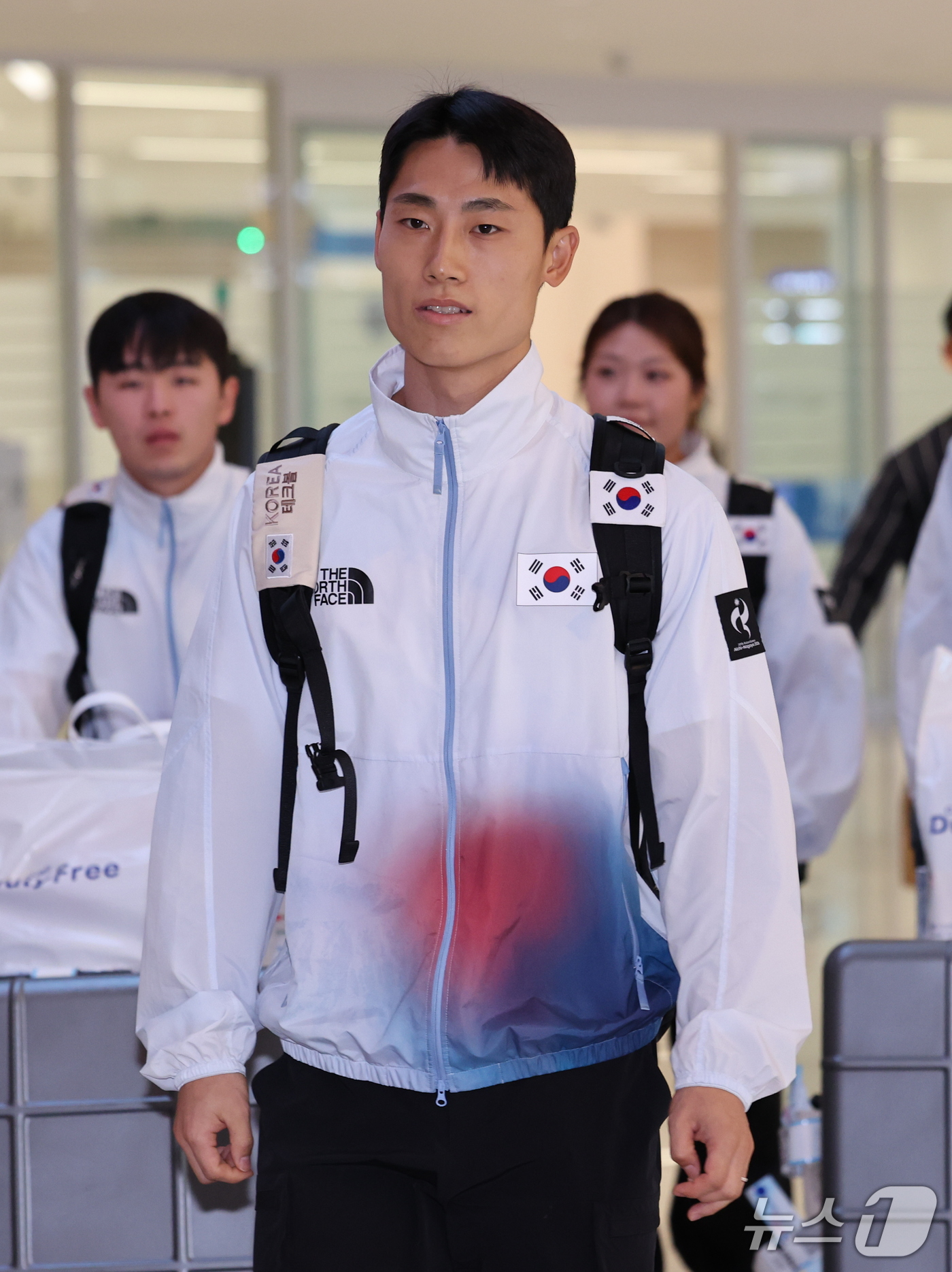 (인천공항=뉴스1) 박지혜 기자 = 2026 아이치·나고야 아시안게임 테크볼 남자 단식에서 금메달을 차지한 이준석이 21일 인천국제공항 제2여객터미널을 통해 귀국하고 있다. 202 …