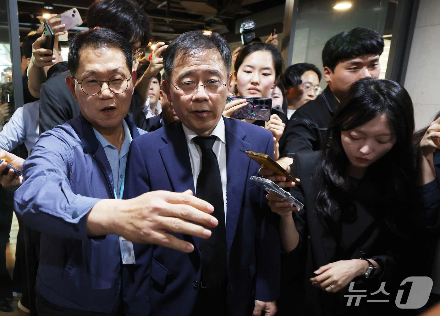 (성남=뉴스1) 김영운 기자 = 21일 경기도 성남시 HL만도 판교사옥에서 열린 고 김승모 씨 사망 사건 관련 사과 성명 및 종합안전개선대책 발표 기자회견에서 조성현 HL만도 부회 …