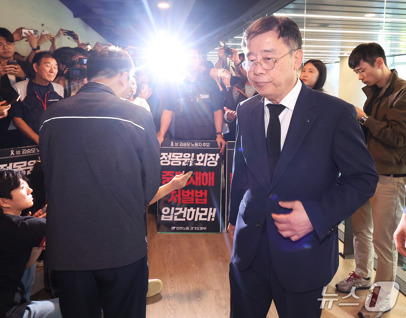 (성남=뉴스1) 김영운 기자 = 21일 경기도 성남시 HL만도 판교사옥에서 열린 고 김승모 씨 사망 사건 관련 사과 성명 및 종합안전개선대책 발표 기자회견에서 조성현 HL만도 부회 …