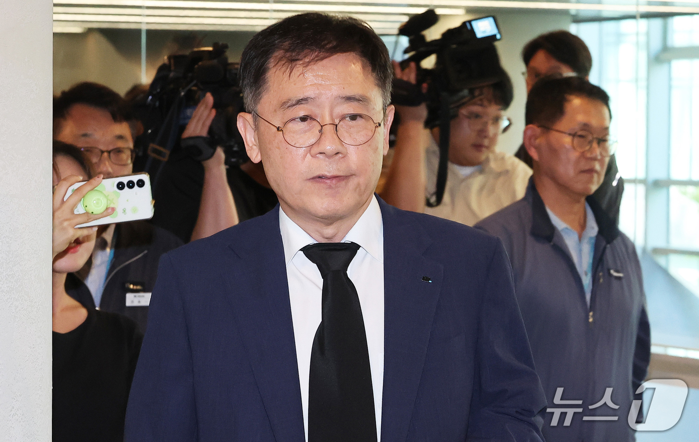 (성남=뉴스1) 김영운 기자 = 21일 경기도 성남시 HL만도 판교사옥에서 열린 고 김승모 씨 사망 사건 관련 사과 성명 및 종합안전개선대책 발표 기자회견에서 조성현 HL만도 부회 …