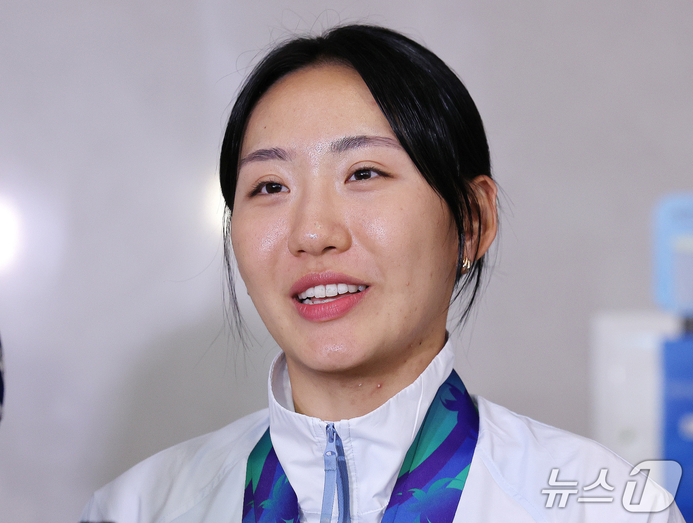 (인천공항=뉴스1) 박지혜 기자 = 2026 아이치·나고야 아시안게임 근대5종 여자 개인전 금메달과 단체전 은메달을 차지한 성승민이 21일 인천국제공항 제2여객터미널을 통해 귀국해 …