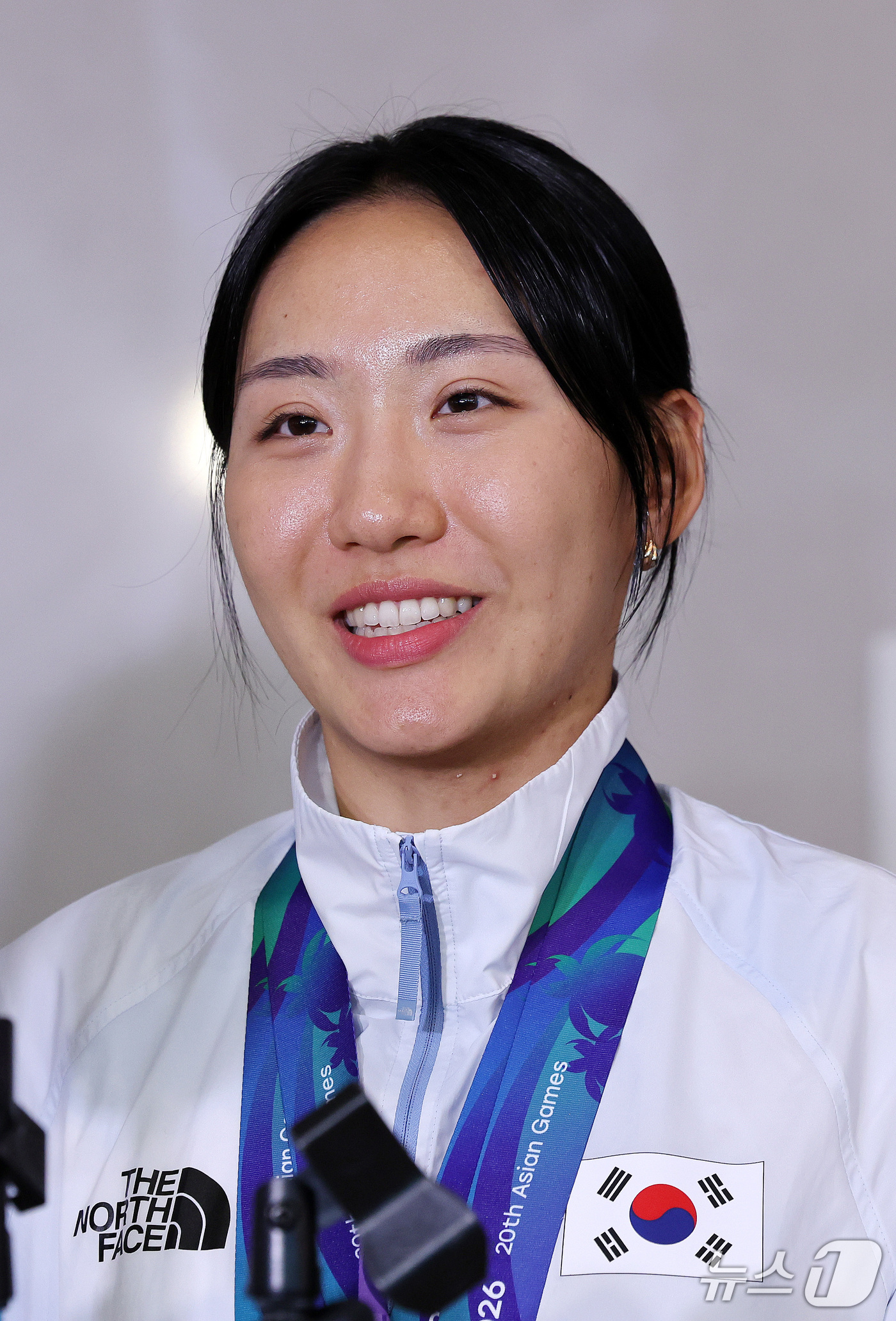(인천공항=뉴스1) 박지혜 기자 = 2026 아이치·나고야 아시안게임 근대5종 여자 개인전 금메달과 단체전 은메달을 차지한 성승민이 21일 인천국제공항 제2여객터미널을 통해 귀국해 …