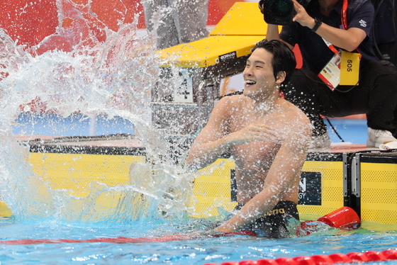 김영범, 자유형 50m 금빛 질주…한국 수영 첫 '금메달'