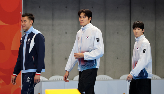 시상대 입장하는 50m 자유형 '금' 김영범·'동' 지유찬