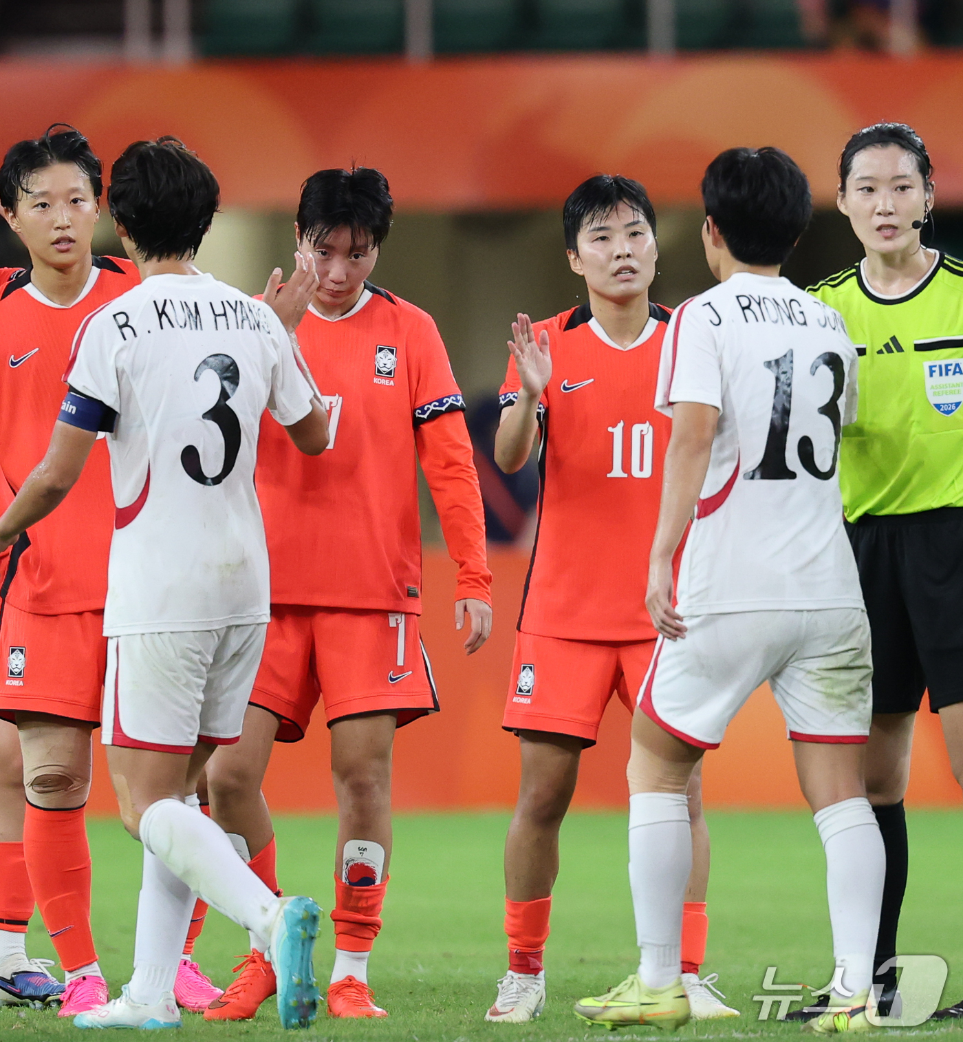 (시즈오카=뉴스1) 안은나 기자 = 21일 일본 시즈오카 스타디움 에코파에서 열린 2026 아이치·나고야 아시안게임 여자축구 조별예선 F조 대한민국과 북한의 경기를 1-1 무승부로 …