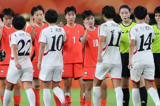 [뉴스1 PICK] 여자축구 남북대결 무승부, 조 2위로 8강행
