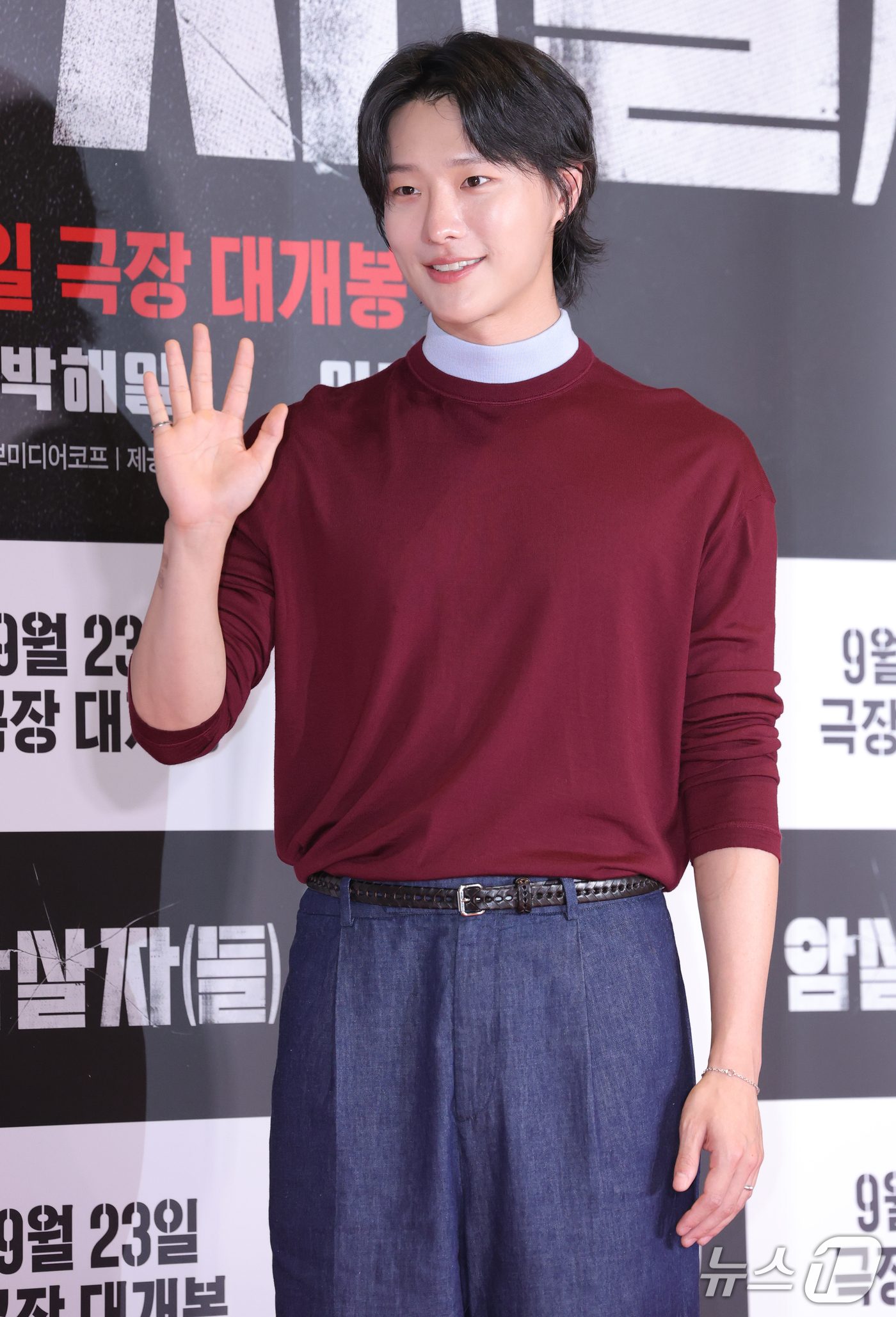 (서울=뉴스1) 권현진 기자 = 가수 우즈가 21일 오후 서울 송파구 롯데시네마 월드타워점에서 열린 영화 '암살자(들)' VIP 시사회에 참석해 포즈를 취하고 있다.'암살자(들)' …