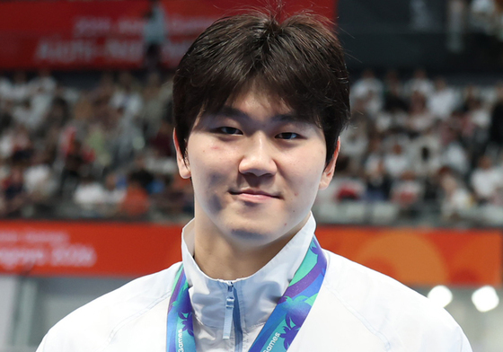 윤지환, 남자 50m 배영서 깜짝 동메달