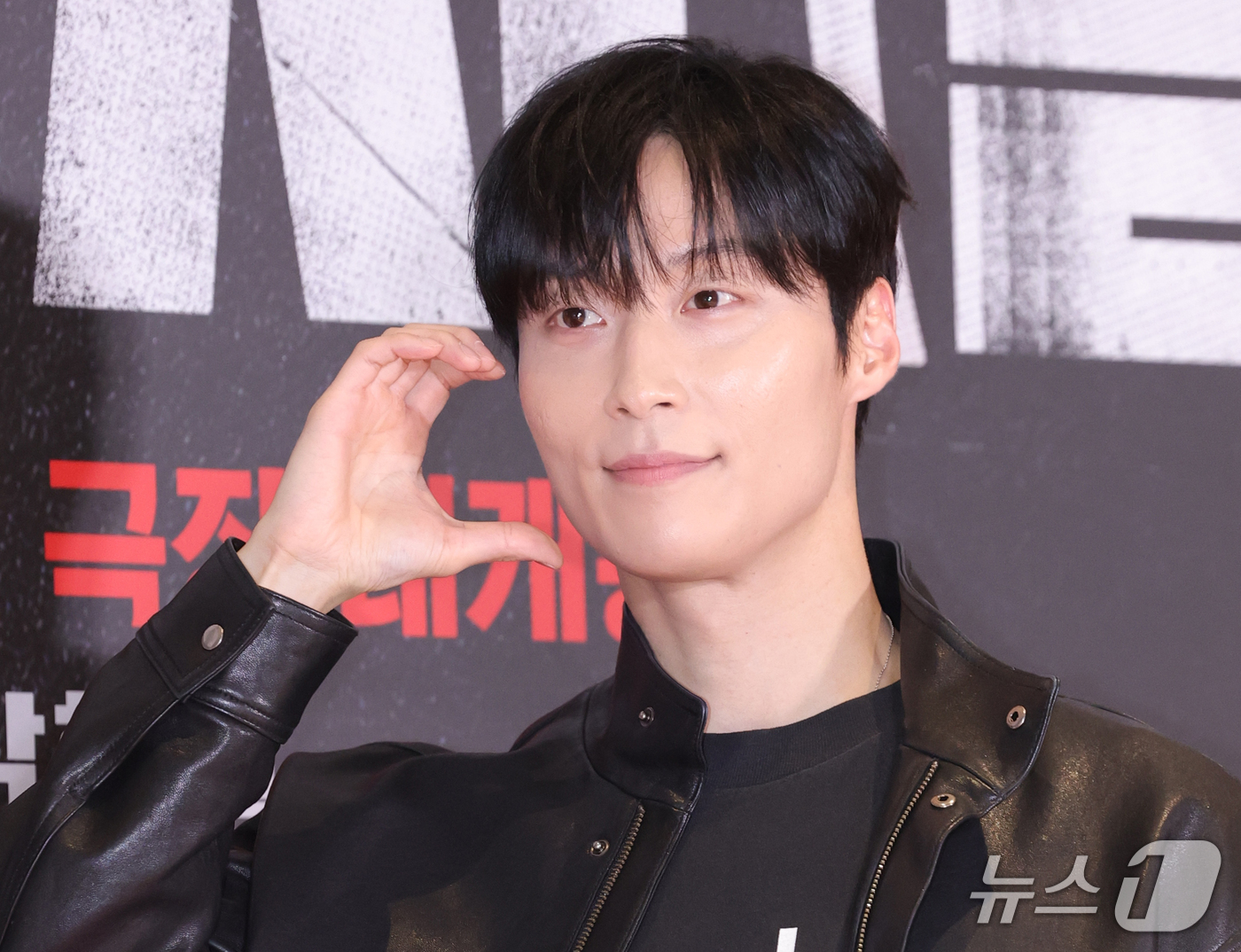 (서울=뉴스1) 권현진 기자 = 배우 허남준이 21일 오후 서울 송파구 롯데시네마 월드타워점에서 열린 영화 '암살자(들)' VIP 시사회에 참석해 포즈를 취하고 있다.'암살자(들) …