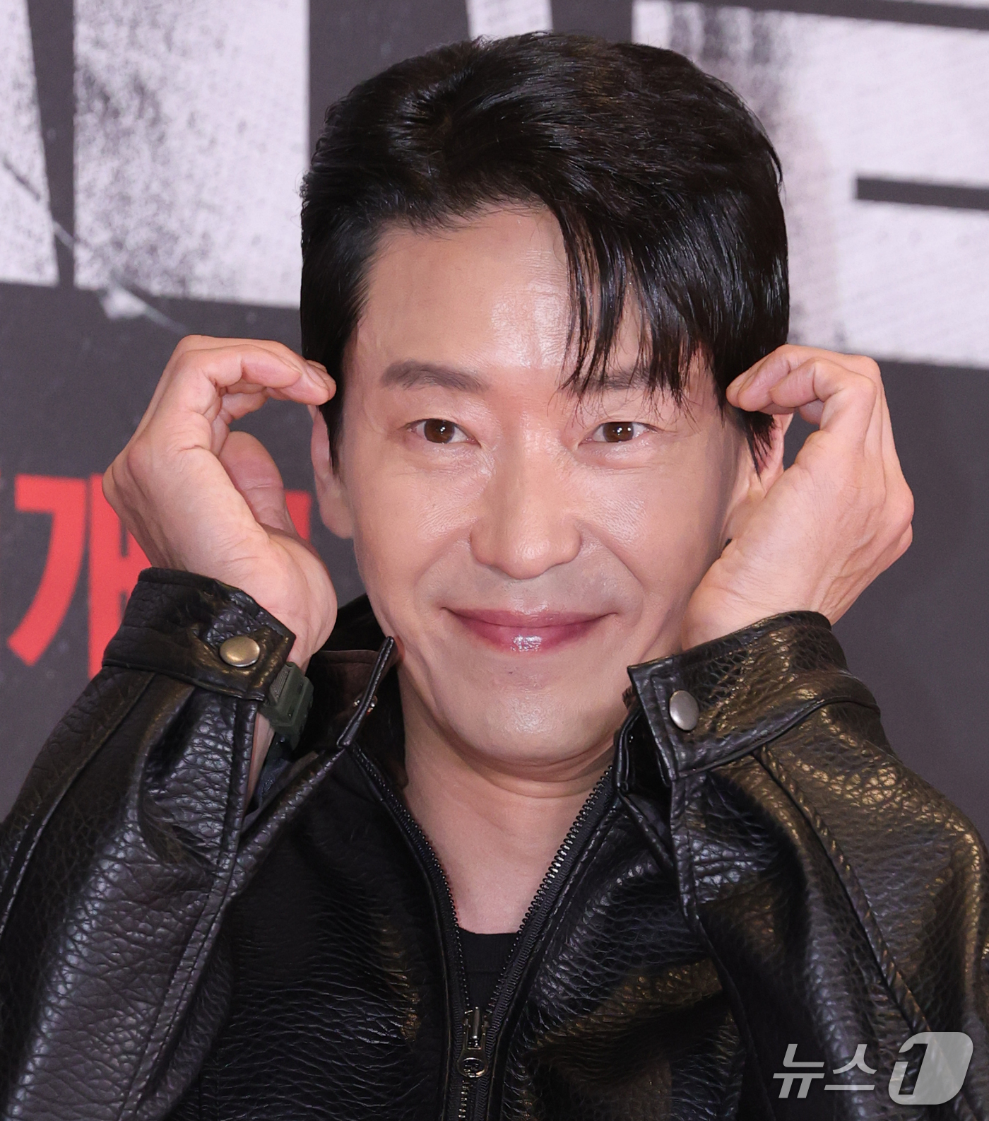 (서울=뉴스1) 권현진 기자 = 배우 엄기준이 21일 오후 서울 송파구 롯데시네마 월드타워점에서 열린 영화 '암살자(들)' VIP 시사회에 참석하고 있다.'암살자(들)'은 1974 …