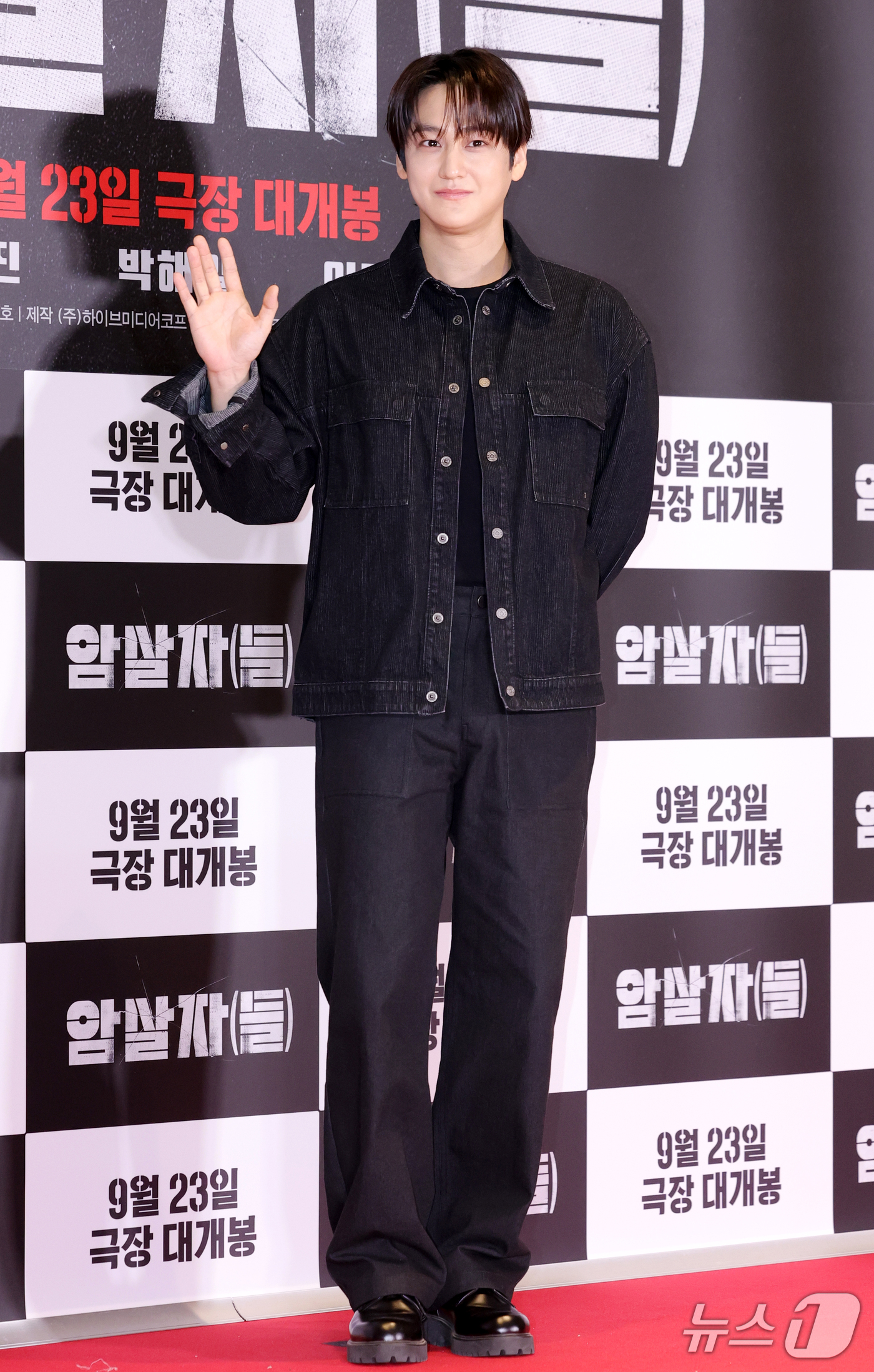 (서울=뉴스1) 권현진 기자 = 배우 김범이 21일 오후 서울 송파구 롯데시네마 월드타워점에서 열린 영화 '암살자(들)' VIP 시사회에 참석해 포즈를 취하고 있다.'암살자(들)' …
