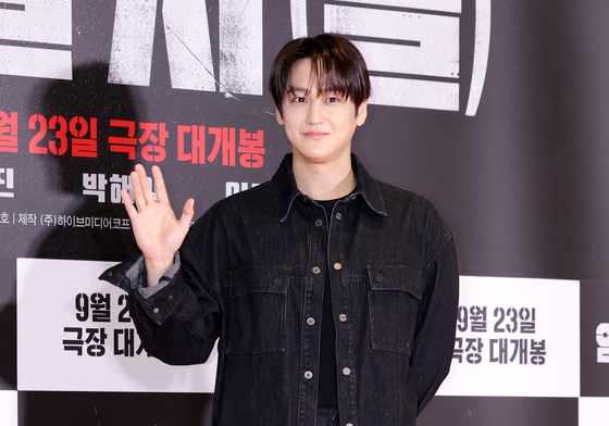 '암살자(들)' VIP 시사회 찾은 김범