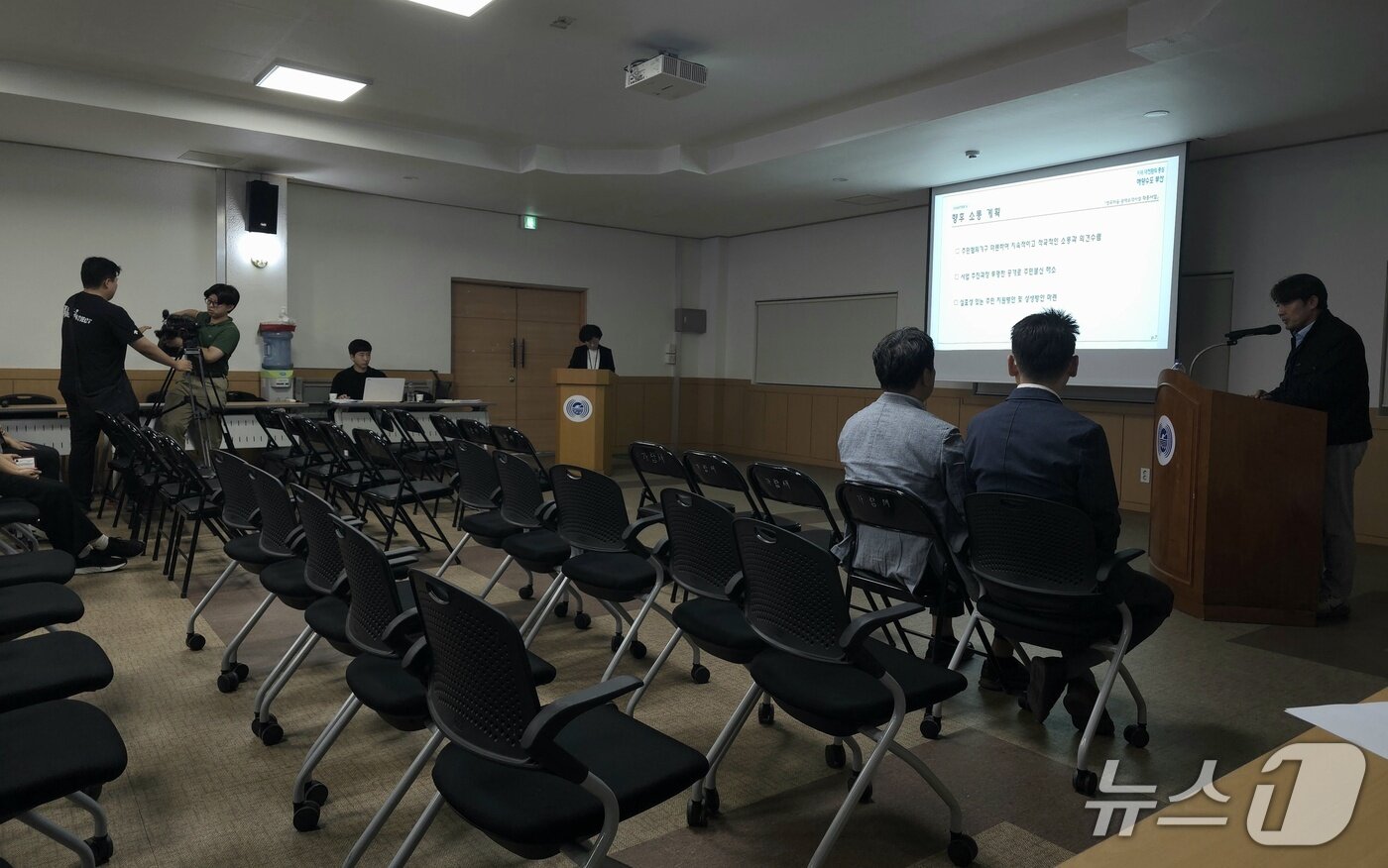 본문 이미지 - 생곡마을 광역소각시설 확충사업 주민설명회는 소수 주민만 참석한 가운데 진행됐다.2026.9.21 ⓒ 뉴스1 이주현 기자