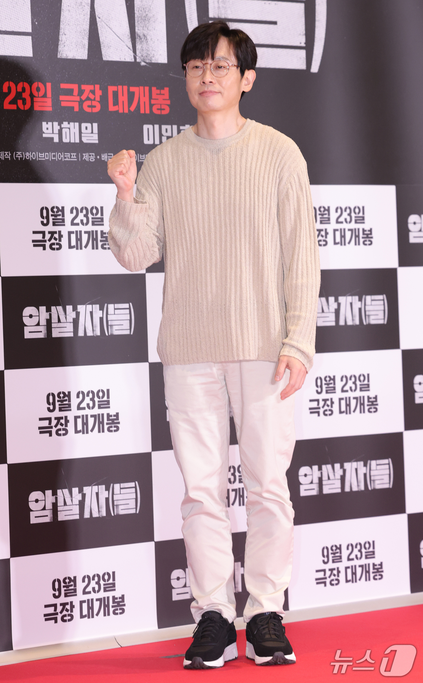 (서울=뉴스1) 권현진 기자 = 배우 김승훈이 21일 오후 서울 송파구 롯데시네마 월드타워점에서 열린 영화 '암살자(들)' VIP 시사회에 참석해 포즈를 취하고 있다.'암살자(들) …
