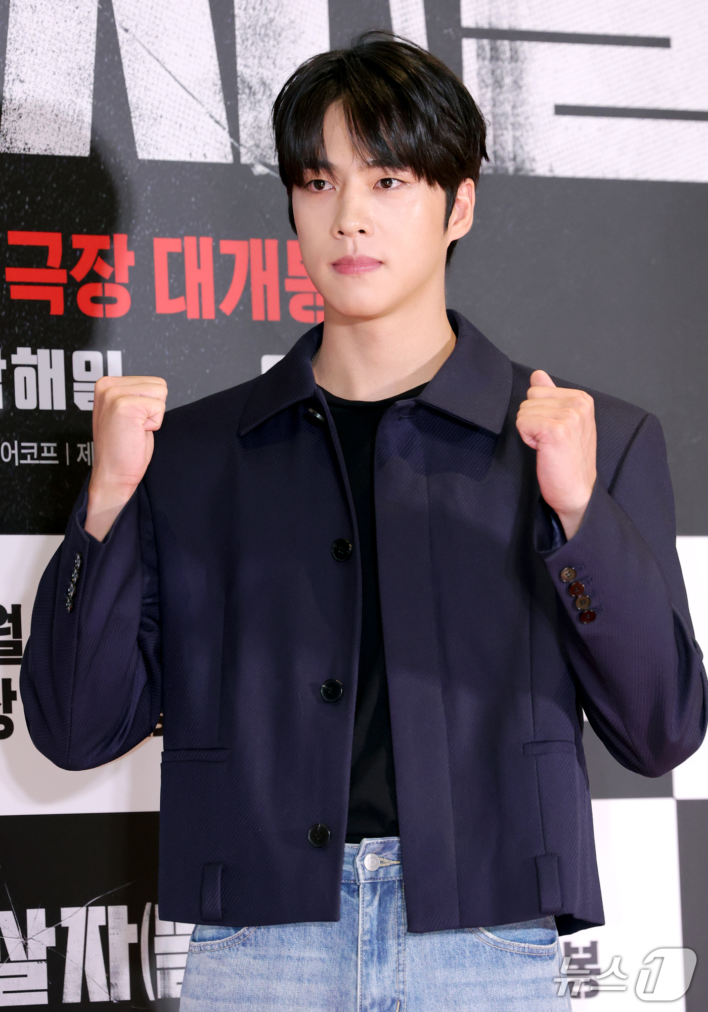 (서울=뉴스1) 권현진 기자 = 배우 조한결이 21일 오후 서울 송파구 롯데시네마 월드타워점에서 열린 영화 '암살자(들)' VIP 시사회에 참석해 포즈를 취하고 있다.'암살자(들) …