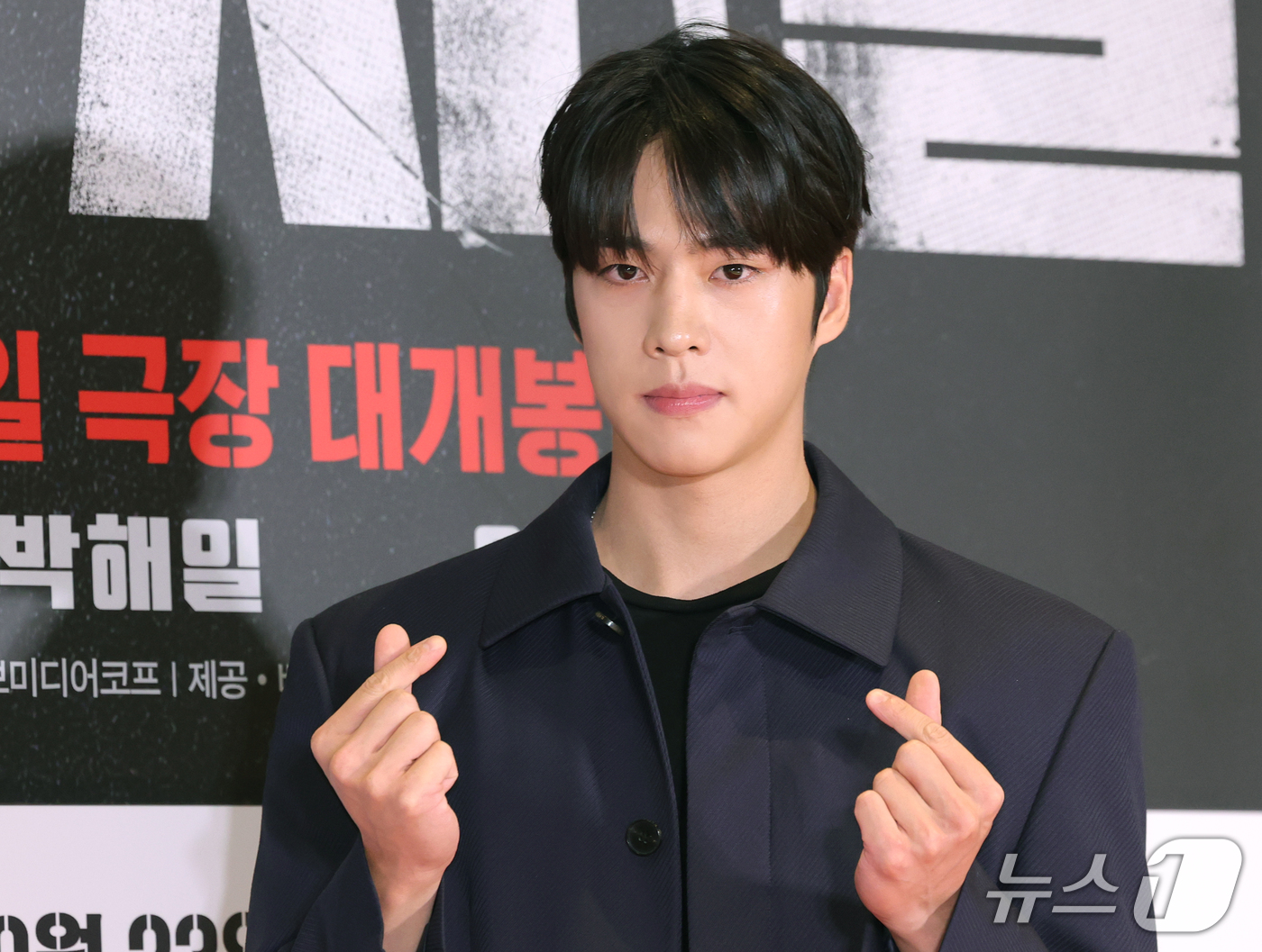 (서울=뉴스1) 권현진 기자 = 배우 조한결이 21일 오후 서울 송파구 롯데시네마 월드타워점에서 열린 영화 '암살자(들)' VIP 시사회에 참석해 포즈를 취하고 있다.'암살자(들) …