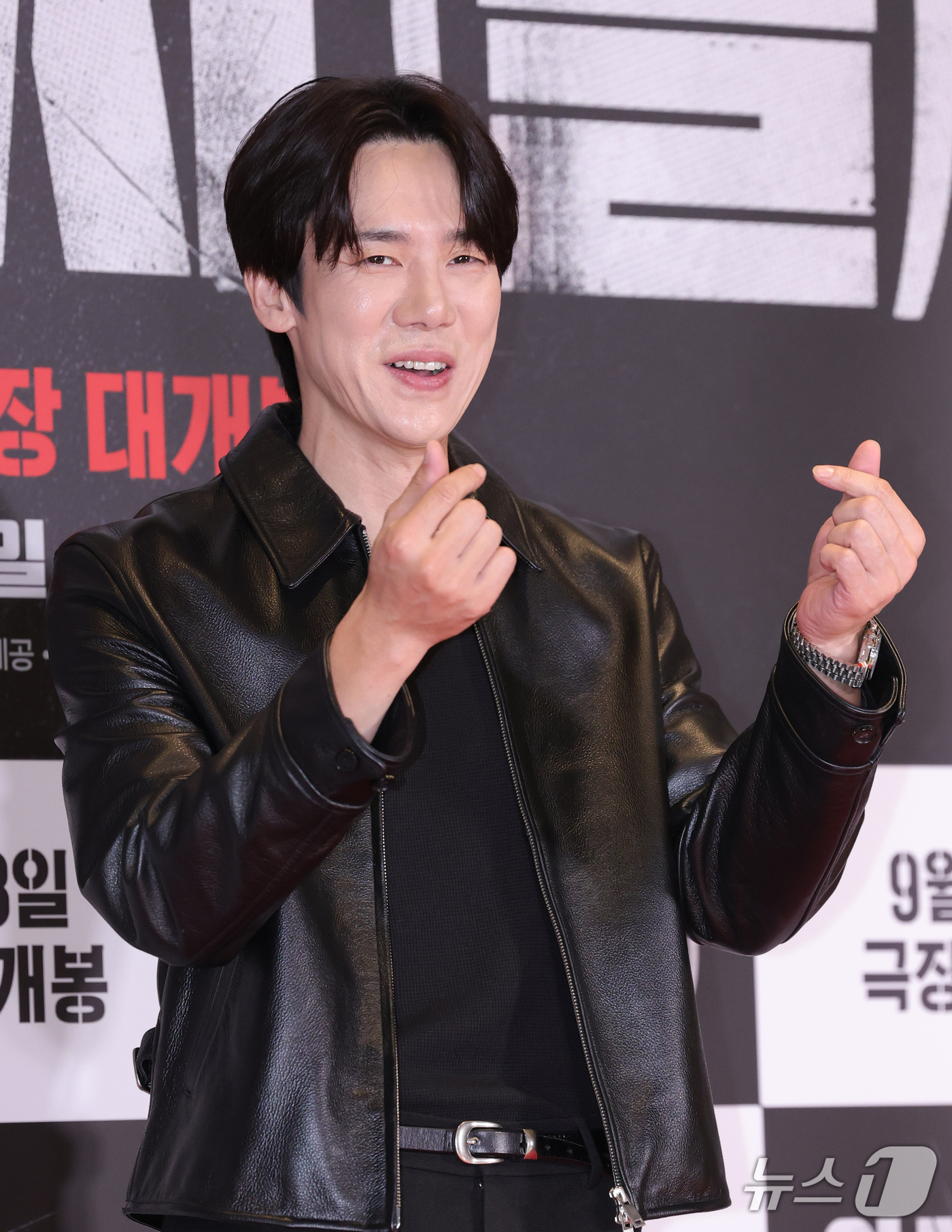 (서울=뉴스1) 권현진 기자 = 배우 유연석이 21일 오후 서울 송파구 롯데시네마 월드타워점에서 열린 영화 '암살자(들)' VIP 시사회에 참석해 포즈를 취하고 있다.'암살자(들) …