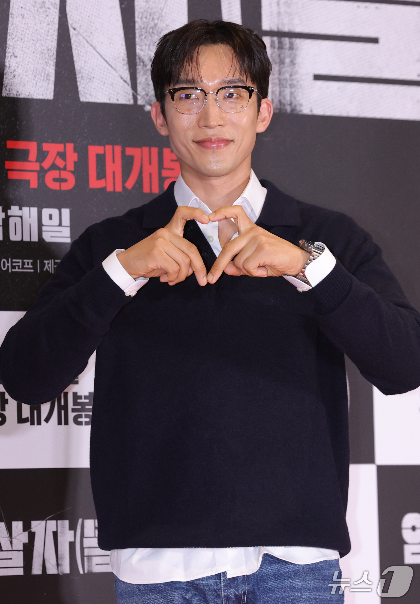 (서울=뉴스1) 권현진 기자 = 배우 이상이가 21일 오후 서울 송파구 롯데시네마 월드타워점에서 열린 영화 '암살자(들)' VIP 시사회에 참석해 포즈를 취하고 있다.'암살자(들) …