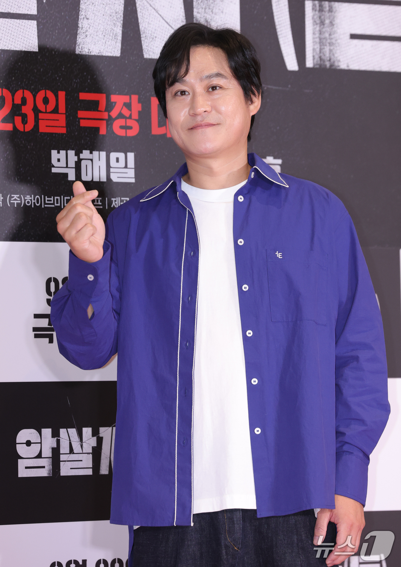 (서울=뉴스1) 권현진 기자 = 배우 김성균이 21일 오후 서울 송파구 롯데시네마 월드타워점에서 열린 영화 '암살자(들)' VIP 시사회에 참석해 포즈를 취하고 있다.'암살자(들) …
