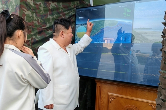"北, 드론·미사일 결합한 벌떼 공격 시험…한반도 군사균형 바꿀 수도"