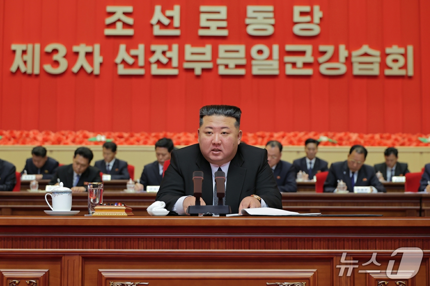 (평양 노동신문=뉴스1) = 북한 노동당 기관지 노동신문은 22일 제3차 선전부문일꾼강습회가 지난 21일 성공적으로 막을 내렸다고 보도했다. 김정은 노동당 총비서는 폐강 연설에서 …
