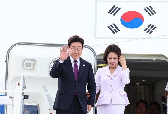 李대통령 "北 핵무기·ICBM 개발 중단과 대북제재 맞바꿔야"