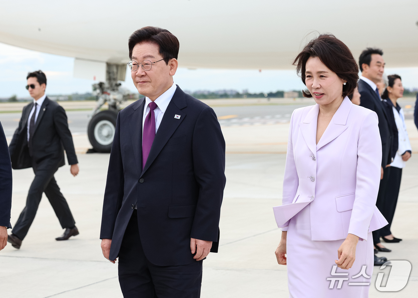 (뉴욕=뉴스1) 허경 기자 = 이재명 대통령과 김혜경 여사가 21일(현지시간) 유엔 총회 참석을 위해 미국 뉴욕 JFK 공항에 도착하고 있다. 2026.9.22/뉴스1