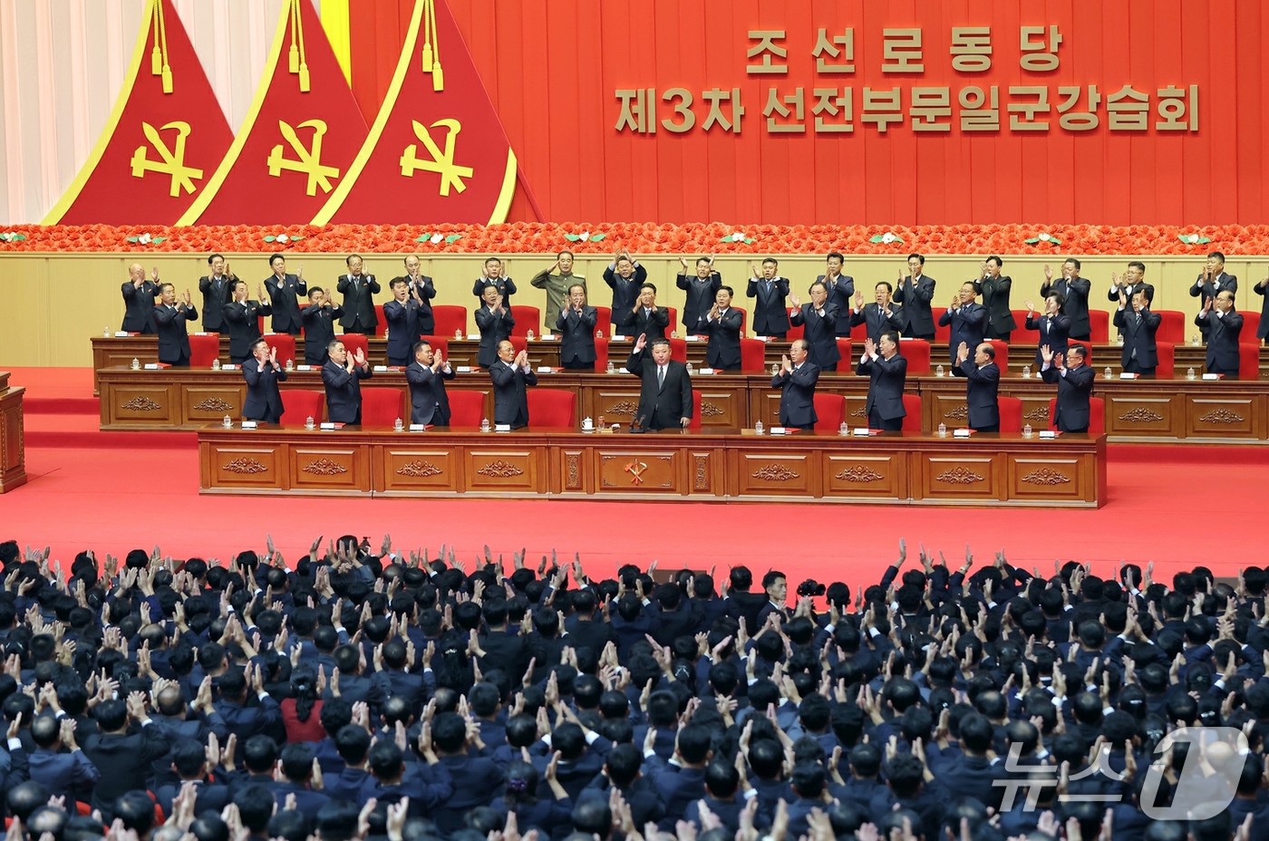 (평양 노동신문=뉴스1) = 북한 노동당 기관지 노동신문은 22일 제3차 선전부문일꾼강습회가 지난 21일 성공적으로 막을 내렸다고 보도했다. 신문은 4일 동안 열린 강습회가 "전체 …