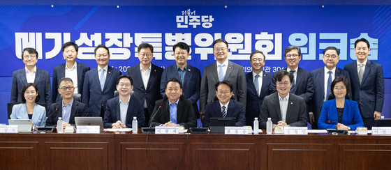 與, 메가성장특위 워크숍 개최…"메가프로젝트, 예산·법으로 연내 성과"