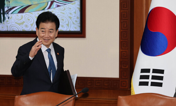 정동영, 조기 귀국 직후 긴급 간부회의…DMZ 지뢰 사고 대응 점검