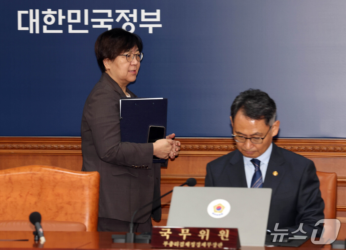 (서울=뉴스1) 이종덕 기자 = 정은경 보건복지부 장관이 22일 서울 종로구 정부서울청사에서 열린 국무회의에 참석하고 있다. 2026.9.22/뉴스1