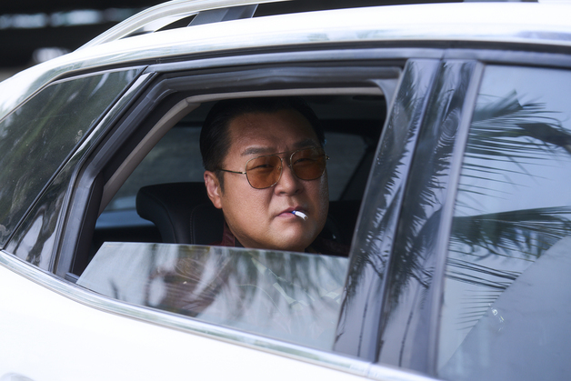 윤경호 '타짜2' 이어 시리즈 마지막 출격…다른 배역 활약