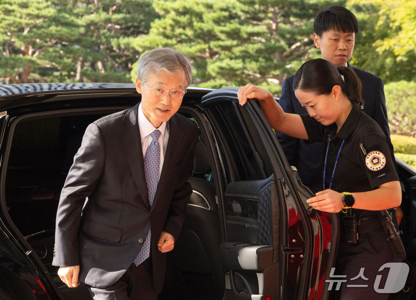 (서울=뉴스1) 이종수 기자 = 조희대 대법원장이 22일 오전 서울 서초구 대법원 청사로 출근하고 있다. 2026.9.22/뉴스1