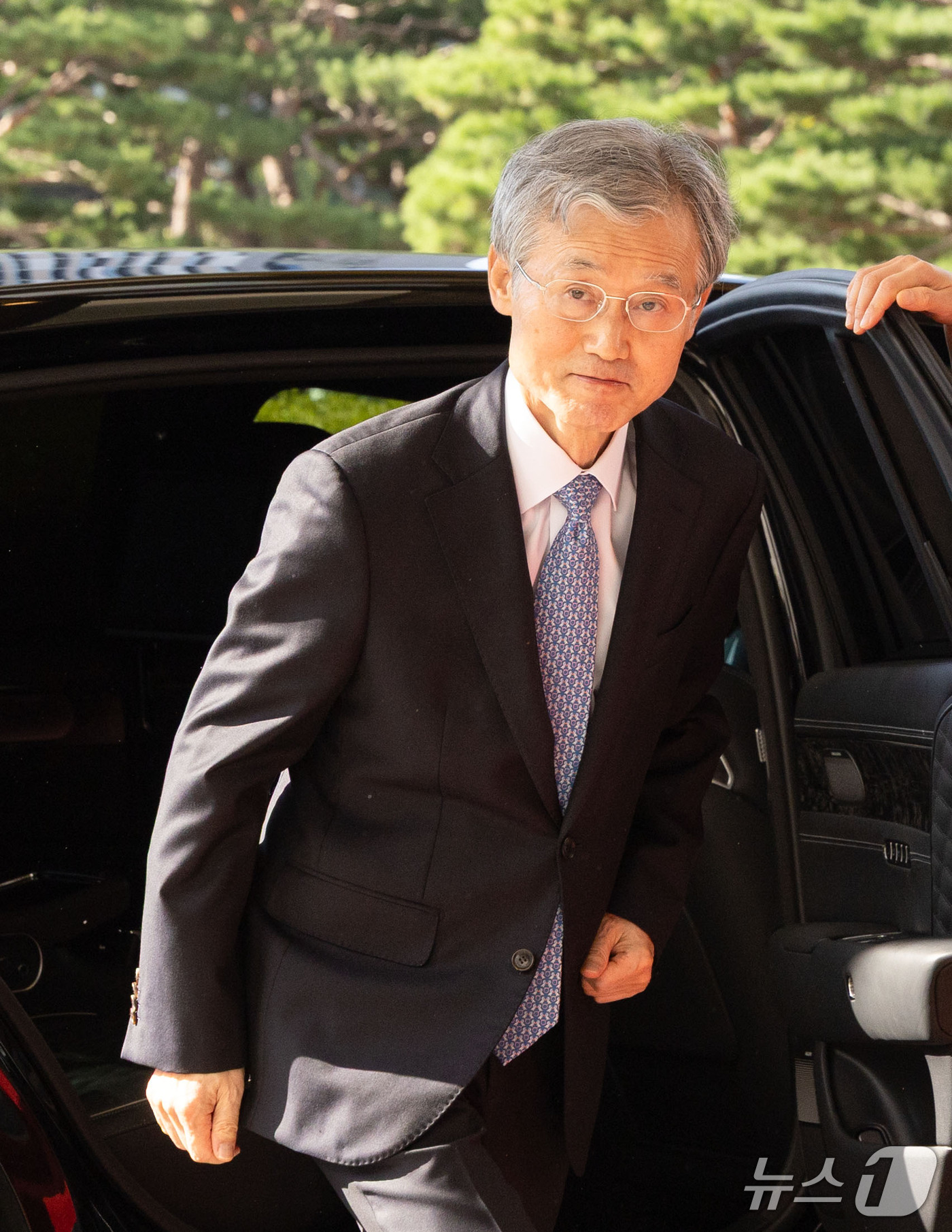 (서울=뉴스1) 이종수 기자 = 조희대 대법원장이 22일 오전 서울 서초구 대법원 청사로 출근하고 있다. 2026.9.22/뉴스1
