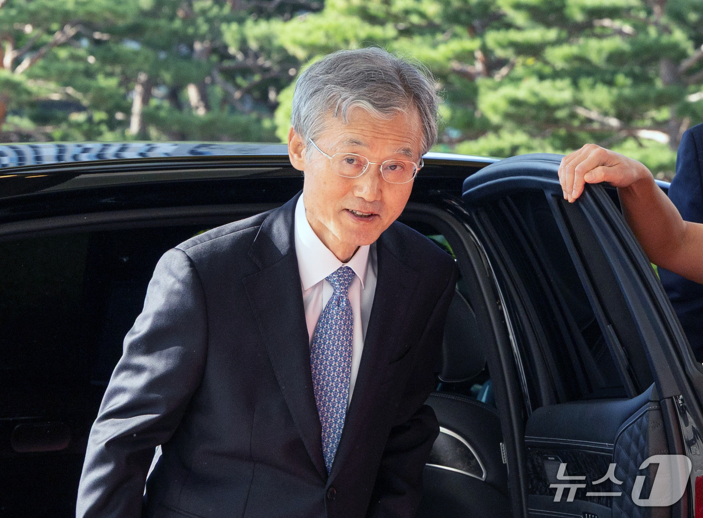 (서울=뉴스1) 이종수 기자 = 조희대 대법원장이 22일 오전 서울 서초구 대법원 청사로 출근하고 있다. 2026.9.22/뉴스1