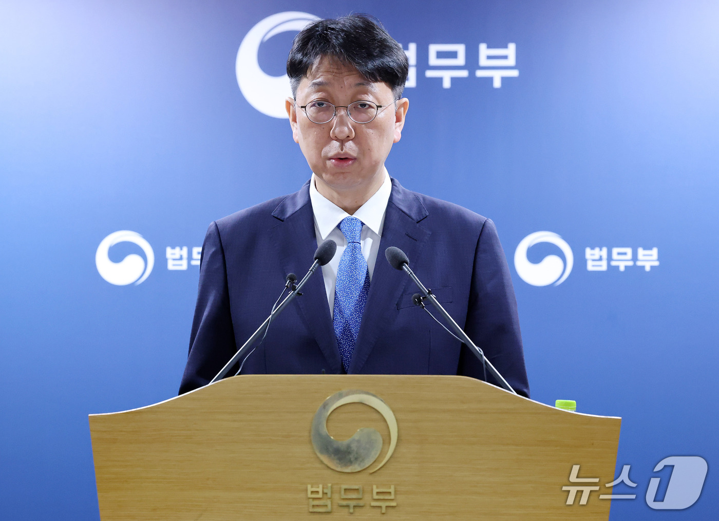 (과천=뉴스1) 박세연 기자 = 이응철 법무부 검찰국장이 22일 오전 경기도 과천시 법무부에서 공소청 직제안 관련 브리핑을 하고 있다.  2026.9.22/뉴스1