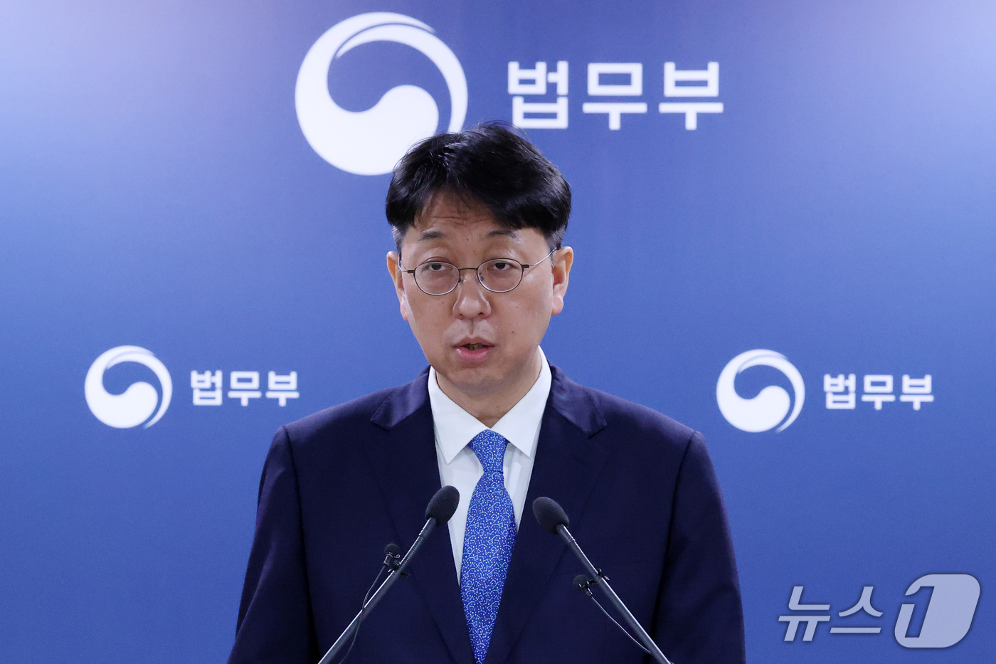 (과천=뉴스1) 박세연 기자 = 이응철 법무부 검찰국장이 22일 오전 경기도 과천시 법무부에서 공소청 직제안 관련 브리핑을 하고 있다. 2026.9.22/뉴스1