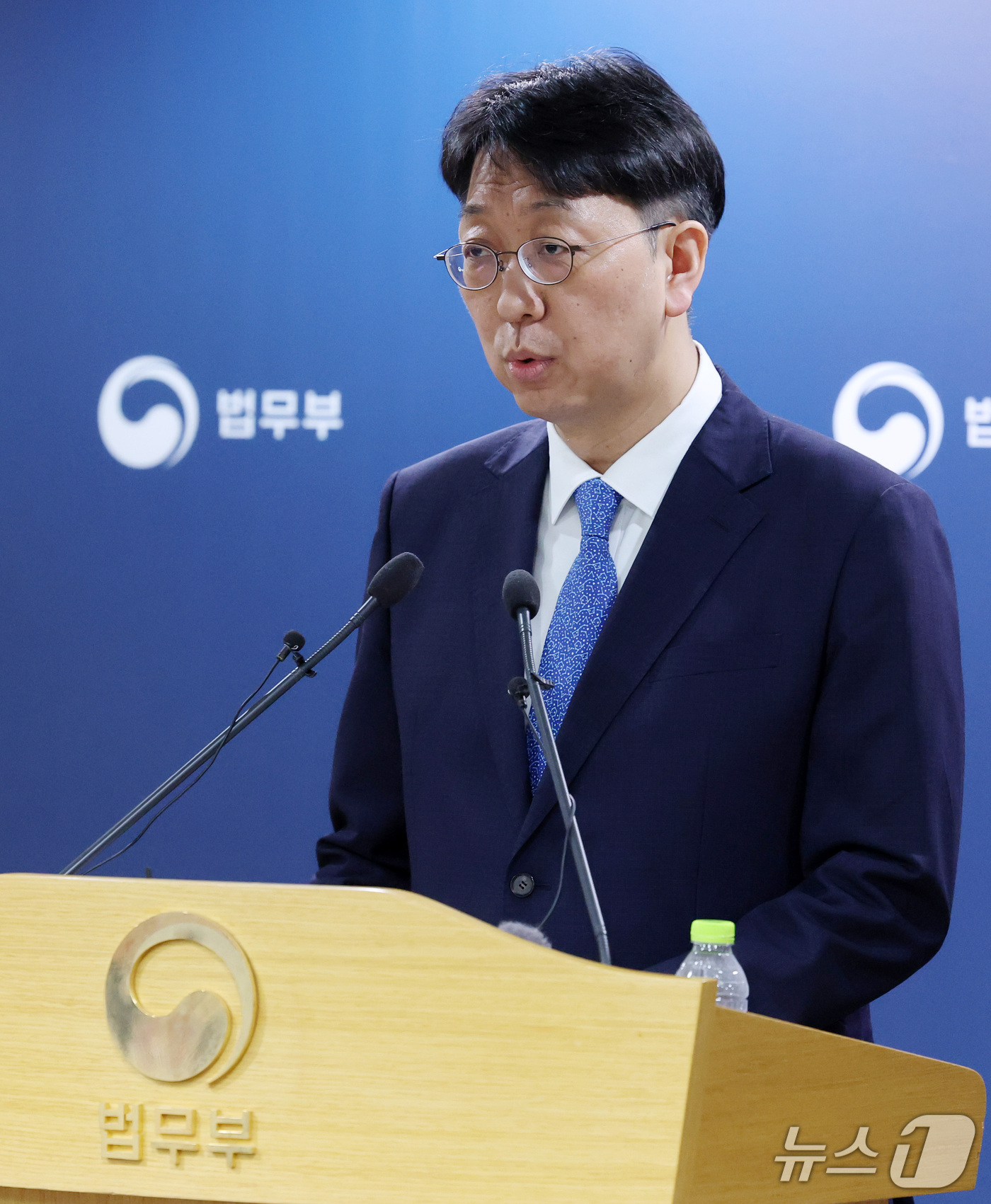 (과천=뉴스1) 박세연 기자 = 이응철 법무부 검찰국장이 22일 오전 경기도 과천시 법무부에서 공소청 직제안 관련 브리핑을 하고 있다. 2026.9.22/뉴스1